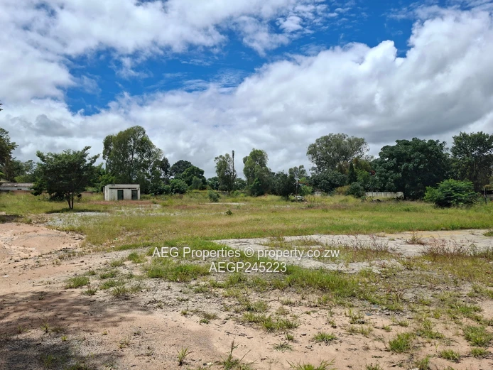 Prime 15,900 m² Hatfield Land- Warehouse & Main Road Frontage