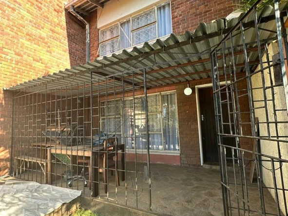 2 Bedroom Flat & Apartment