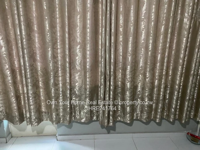 2-Bed Avenues Flat — Built-in Wardrobes & Tiled Floors