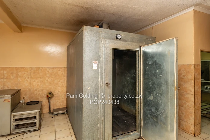 Commercial building for sale (Sole Mandate)