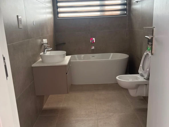 4 Bedroom Flat & Apartment