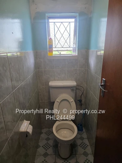 Manningdale 2-Bed with a Non Functional  Pool, Borehole & Large Garden (Sole Mandate)