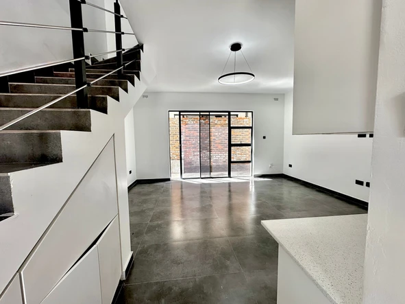 2 Bedroom Flat & Apartment