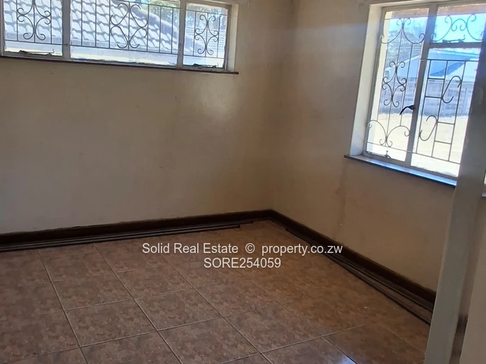 3-Bed Greendale Home on 4,000m² with Borehole & Tank