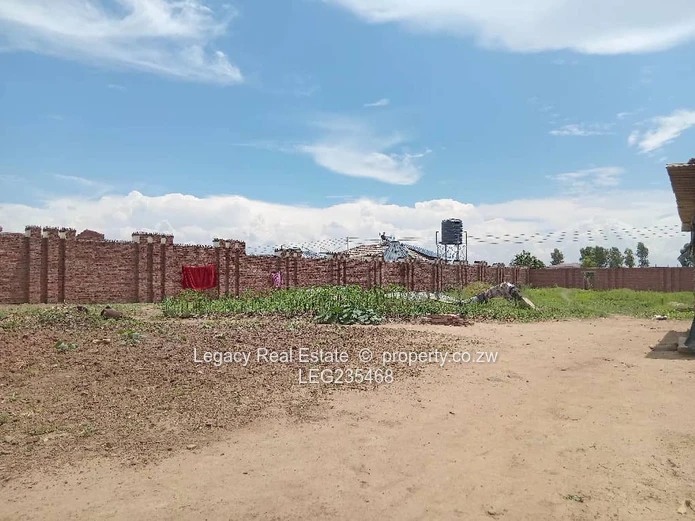 Build Big in Haydon Park with this Walled & Serviced Stand