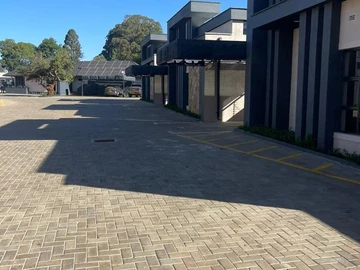 4 Bedroom Flat & Apartment