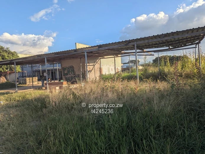 Chitungwiza Zengeza 4 commercial building for sale  (Sole Mandate)