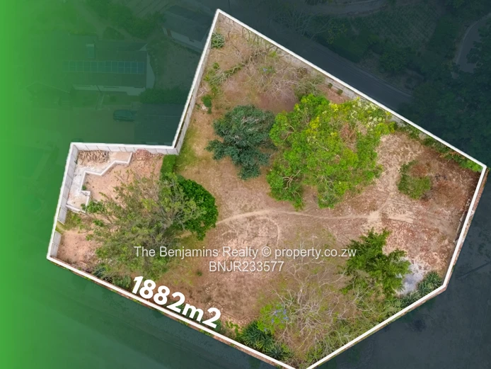 Prime Glen Lorne flat Land with water – 1,882m²