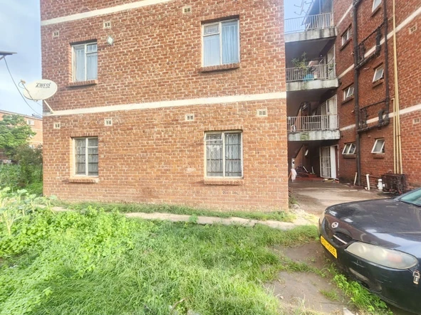 2 Bedroom Flat & Apartment