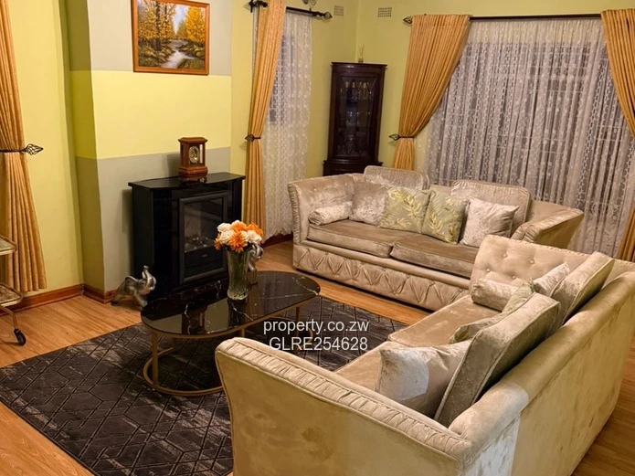 Sunlit 2-Bed Belvedere Home — Borehole, Lush Lawn