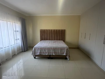 6 Bedroom Flat & Apartment