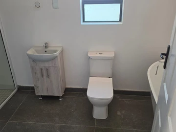 3 Bedroom Flat & Apartment