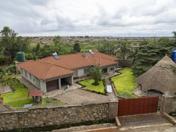 Rockview Home With Cottage