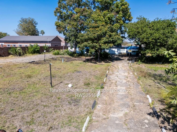 Marlborough: 4-Bed on 7,318 m² — Redevelopment Opportunity