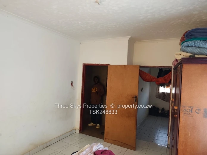3 Bedroomed Cottage On 2000Sqm 