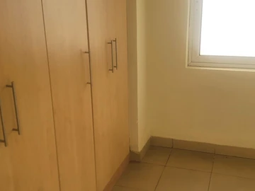 2 Bedroom Flat & Apartment