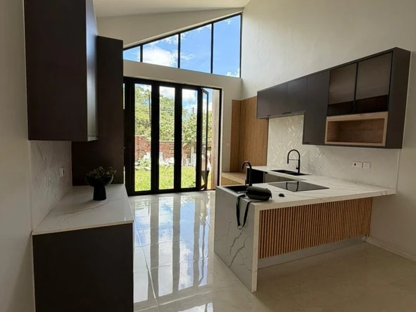 4 Bedroom Flat & Apartment