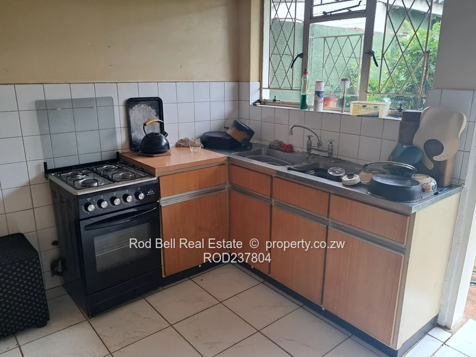 Spacious 2-bedroom garden flat in prime location