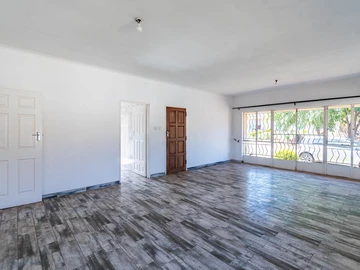 4 Bedroom Flat & Apartment