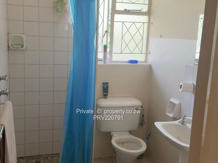 Emmaculate 2 bedroomed garden flat (Sole Mandate)