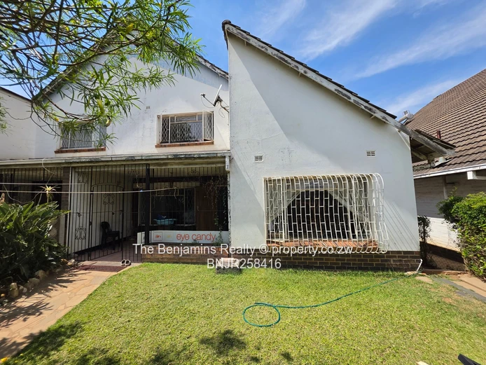 2-Bed Garden Flat in Strathaven — Garage & Tank