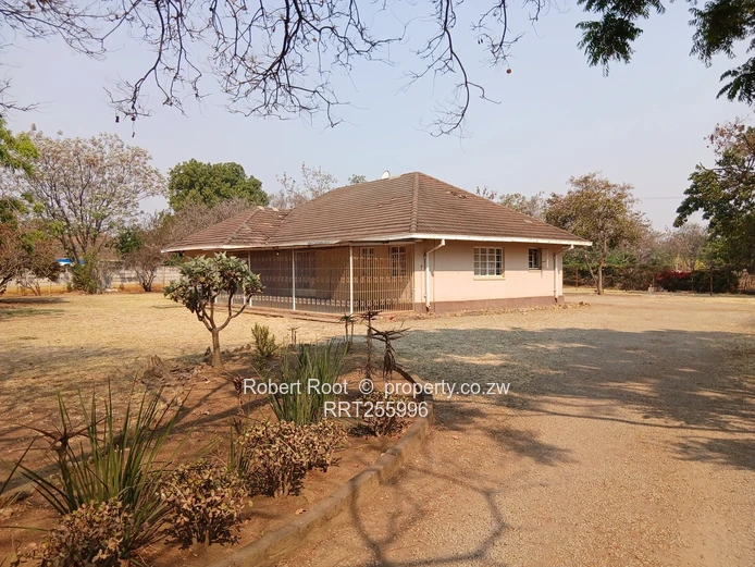 Harare Drive Frontage: 8239 sqm with a 4-Bed Home (Sole Mandate)