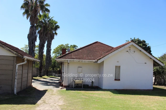House for Sale in Queensdale. (Sole Mandate)