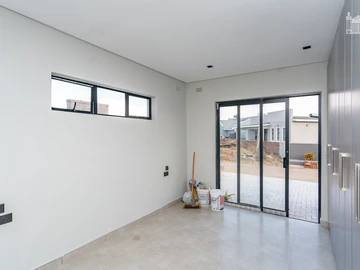 3 Bedroom Flat & Apartment