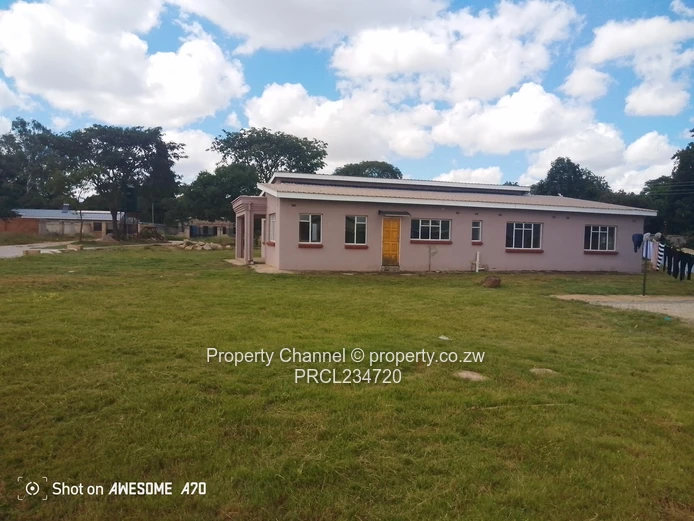 Spacious 4- Bed Cluster Home In Waterfalls, Harare
