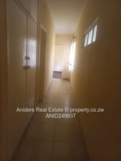 Greendale 4-Bed Home on 4395m² 