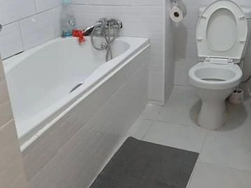 2 Bedroom Flat & Apartment