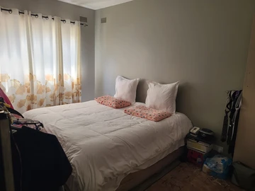 2 Bedroom Flat & Apartment