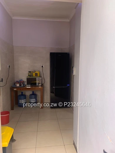 420 m² Milton Park Office - Borehole ,Paved Parking Space and Caretaker's cottage  (Sole Mandate)