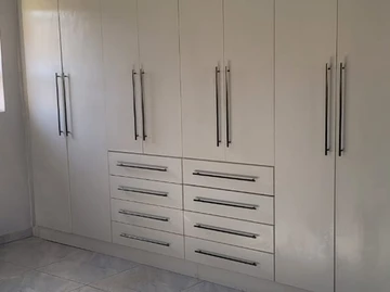 2 Bedroom Flat & Apartment