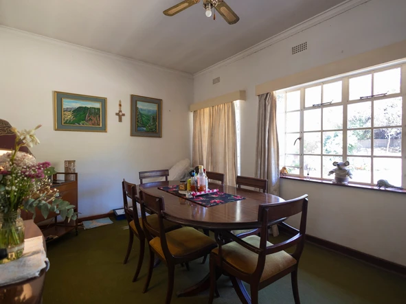 Home With A Cottage In Quiet Close