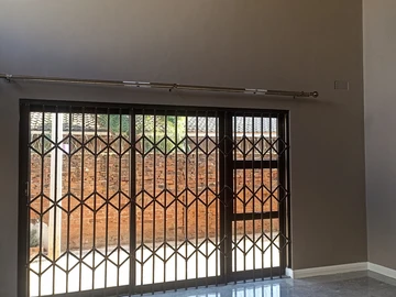 3 Bedroom Flat & Apartment