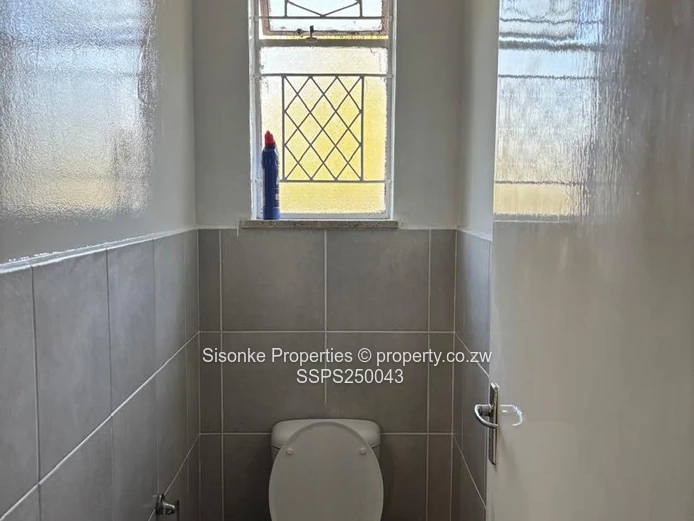 2 bed garden flat for rent-Palmer Court,Avondale 