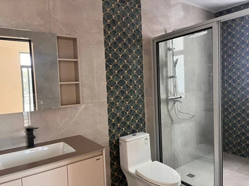 4 Bedroom Flat & Apartment