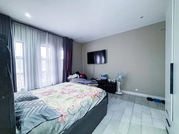 3 Bedroom Flat & Apartment