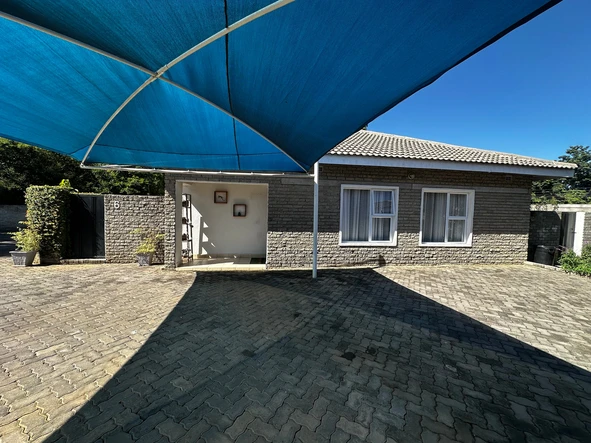 3 Bedroom Flat & Apartment