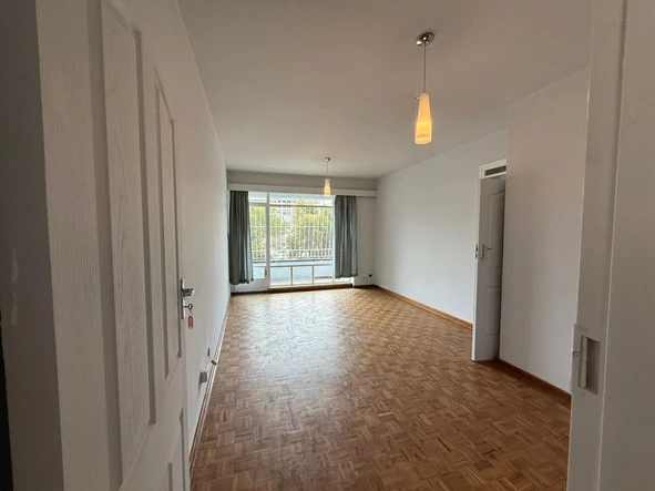 2 Bedroom Flat & Apartment