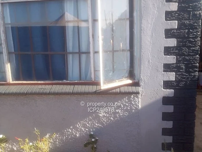 Zengeza 2 Chitungwiza 4 bedroom house for 40K