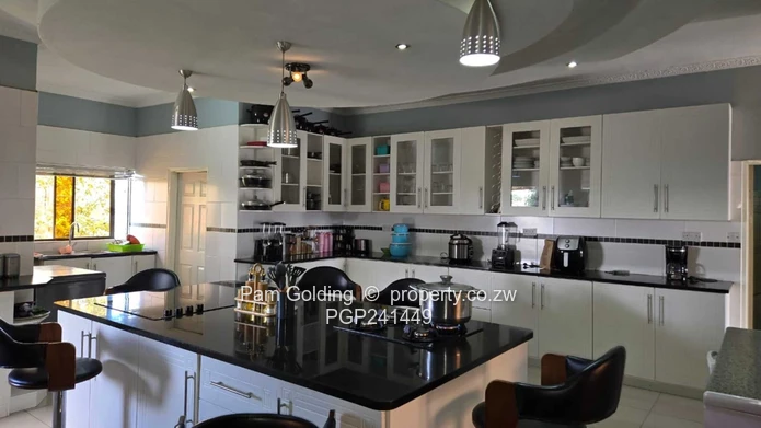6 bedroom house for sale in Sandton Park (Sole Mandate)
