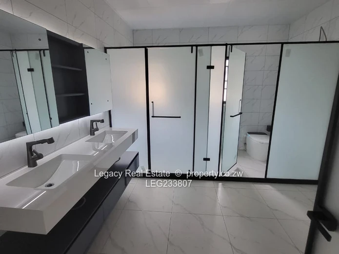 Exclusive High-End 5-Bedroom Residence in Pomona,Modern Luxury Living