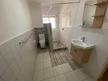 3 Bedroom Flat & Apartment
