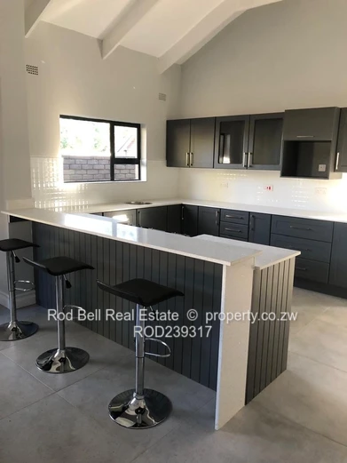 Spacious 3-Bed Garden Flat Greendale North