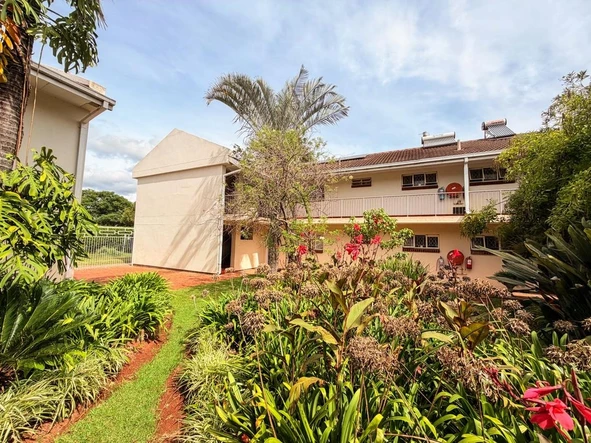 2 Bedroom Flat & Apartment