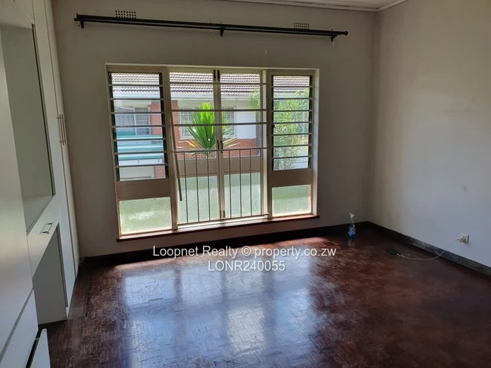 Spacious 3-bed Garden Flat in Avenues — Private Garden & Borehole