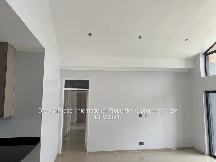 Modern 3-Bed Garden Flat with Borehole in Old Windsor