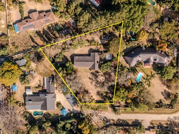 Newly renovated home in the Golden Triangle within walking distance from Sam levy Village.